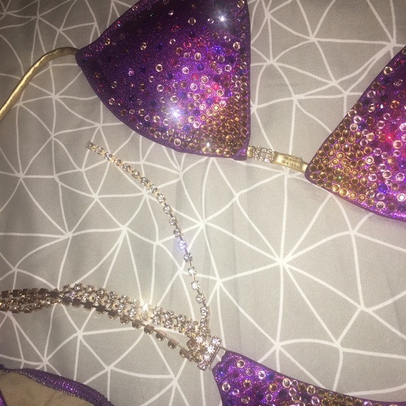 RAVISH SANDS competition suit! - Picture 3 of 6